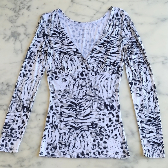 NWOT. Express Sexy Basic Tee Wrap  Long Sleeve Animal Print Blouse - Picture 3 of 4